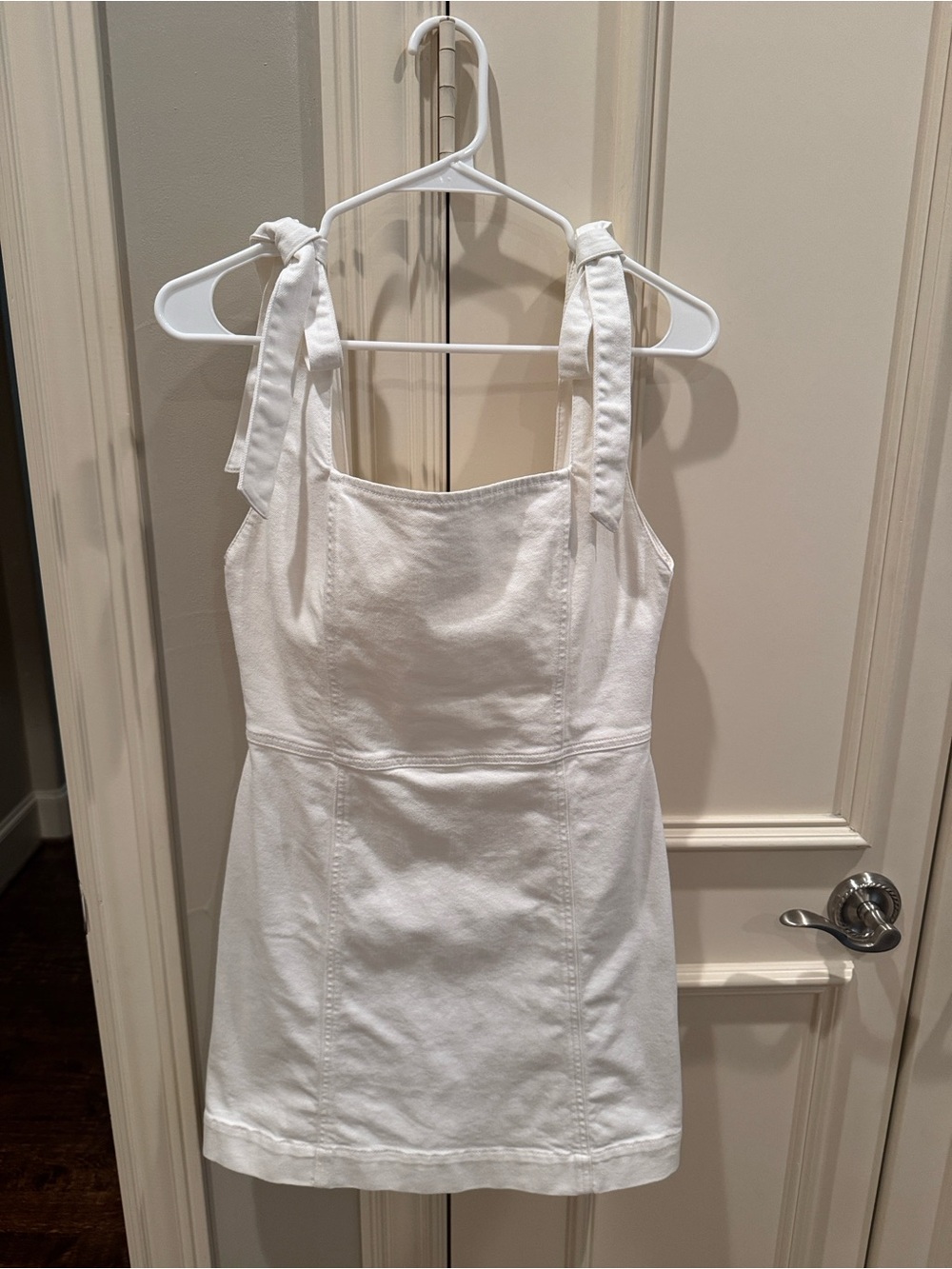 Alice + Olivia White Tie-Shoulder Mini Dress - Picture 7 of 8